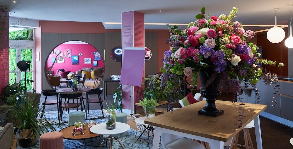 Western Paris 4*