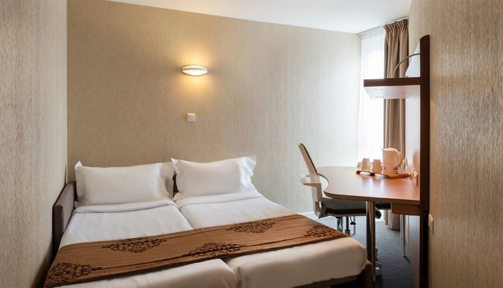 Western Paris Hotel 4*