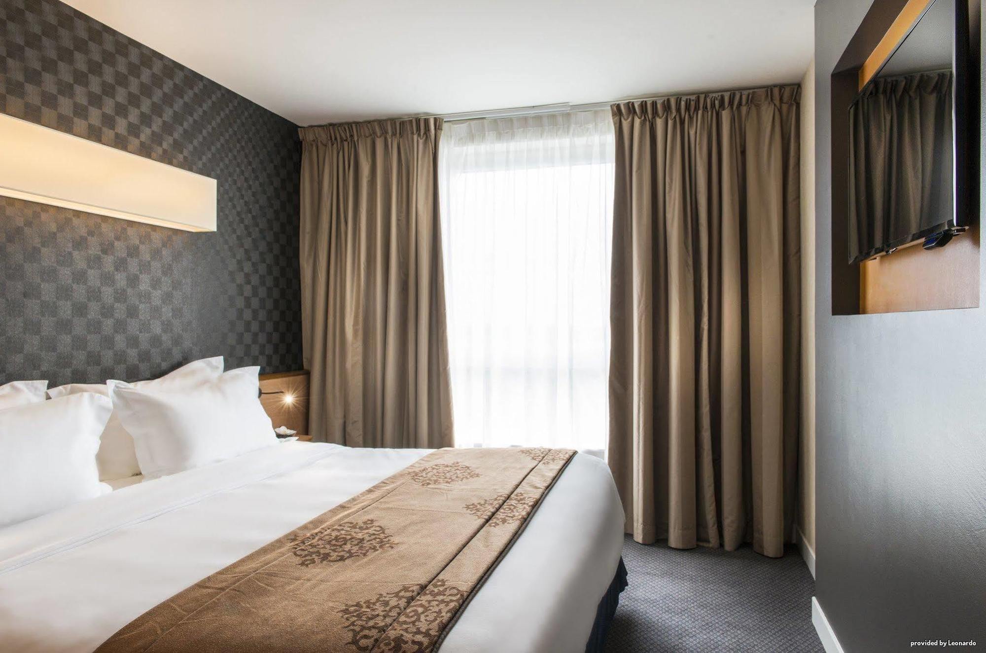 Western Paris Hotel 4*